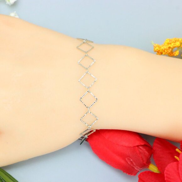"Elegant & Trendy Bracelet, A Perfect Gift for Women, Thoughtful, EVCH1701 - Picture 9 of 10